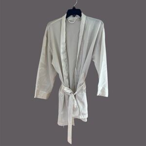 ◻️VICTORIA’S SECRET: Women’s one size, cream silk robe w/pockets, vintage◻️